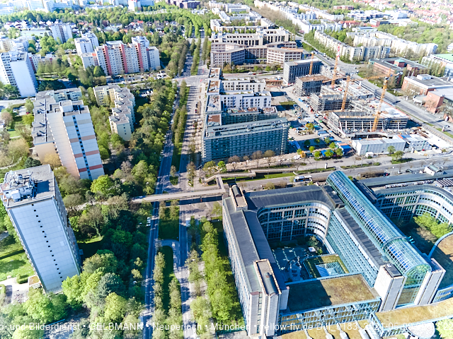09.05.2021 - Rentenversicherung neben SVN-Sportanlage und Neubau von PerlachPlaza 