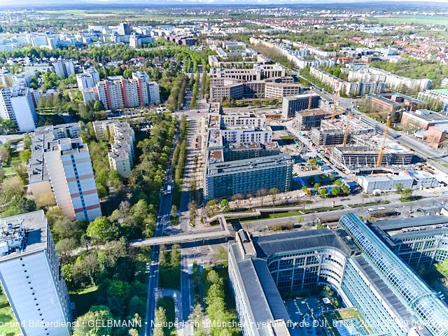 09.05.2021 - Rentenversicherung neben SVN-Sportanlage und Neubau von PerlachPlaza 