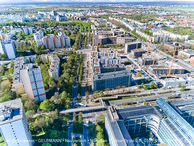 09.05.2021 - Rentenversicherung neben SVN-Sportanlage und Neubau von PerlachPlaza 