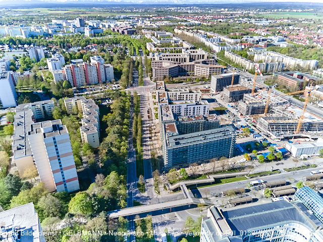 09.05.2021 - Rentenversicherung neben SVN-Sportanlage und Neubau von PerlachPlaza 