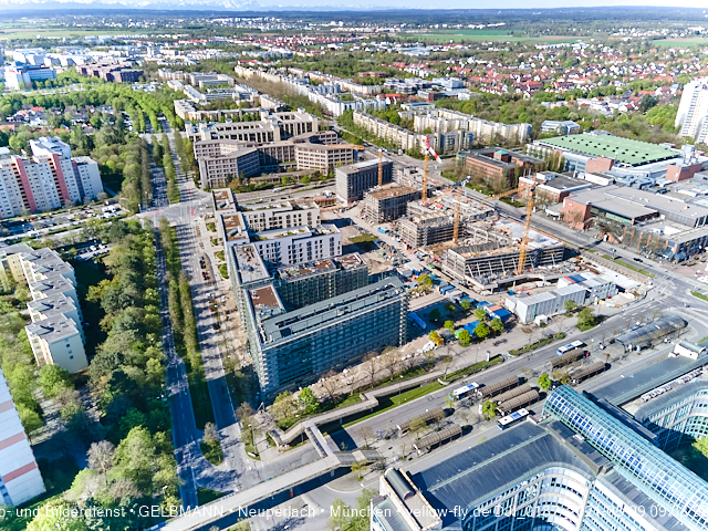 09.05.2021 - Rentenversicherung neben SVN-Sportanlage und Neubau von PerlachPlaza 