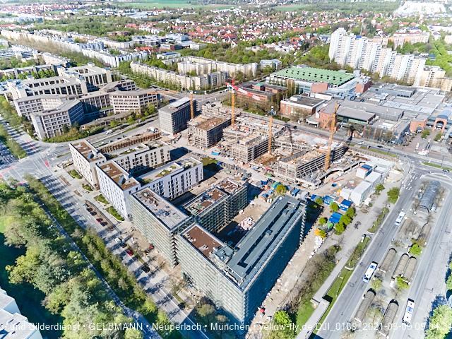 09.05.2021 - Rentenversicherung neben SVN-Sportanlage und Neubau von PerlachPlaza 
