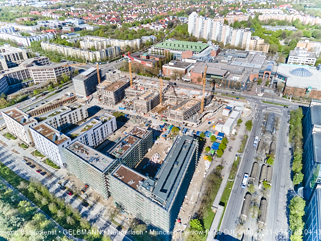09.05.2021 - Rentenversicherung neben SVN-Sportanlage und Neubau von PerlachPlaza 