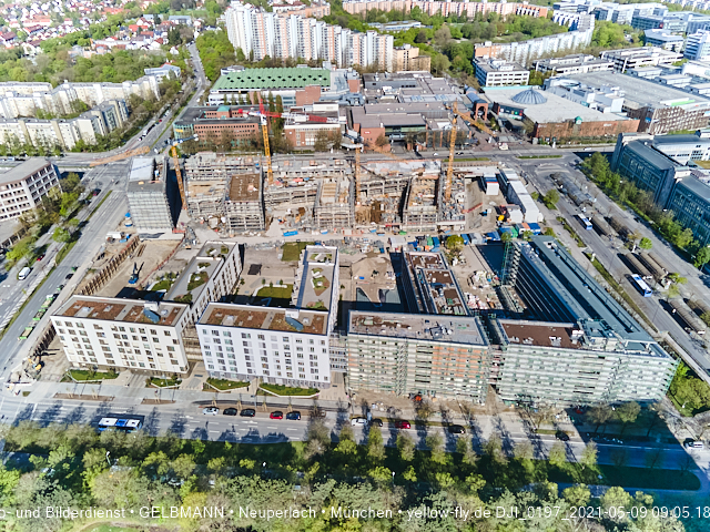 09.05.2021 - Rentenversicherung neben SVN-Sportanlage und Neubau von PerlachPlaza 