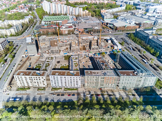 09.05.2021 - Rentenversicherung neben SVN-Sportanlage und Neubau von PerlachPlaza 