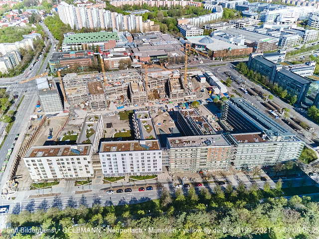 09.05.2021 - Rentenversicherung neben SVN-Sportanlage und Neubau von PerlachPlaza 