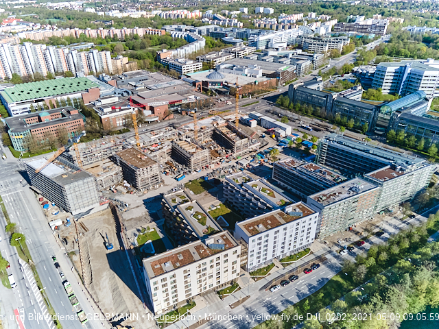 09.05.2021 - Rentenversicherung neben SVN-Sportanlage und Neubau von PerlachPlaza 