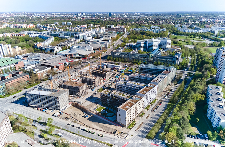 09.05.2021 - Rentenversicherung neben SVN-Sportanlage und Neubau von PerlachPlaza 