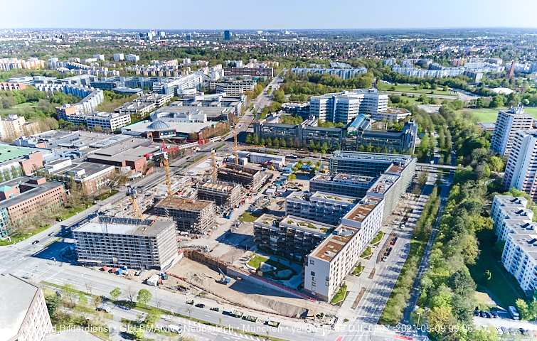 09.05.2021 - Rentenversicherung neben SVN-Sportanlage und Neubau von PerlachPlaza 
