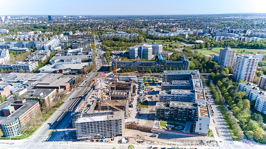 09.05.2021 - Rentenversicherung neben SVN-Sportanlage und Neubau von PerlachPlaza 