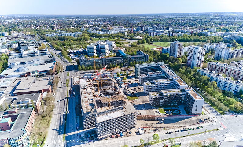 09.05.2021 - Rentenversicherung neben SVN-Sportanlage und Neubau von PerlachPlaza 
