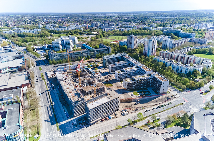 09.05.2021 - Rentenversicherung neben SVN-Sportanlage und Neubau von PerlachPlaza 