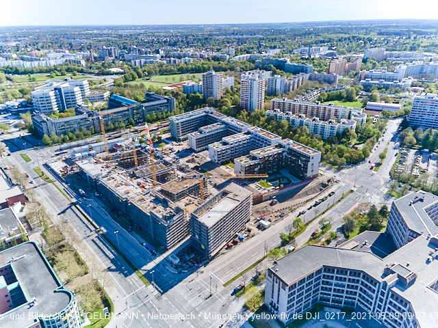 09.05.2021 - Rentenversicherung neben SVN-Sportanlage und Neubau von PerlachPlaza 
