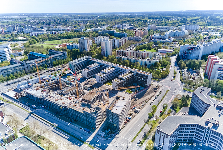 09.05.2021 - Rentenversicherung neben SVN-Sportanlage und Neubau von PerlachPlaza 
