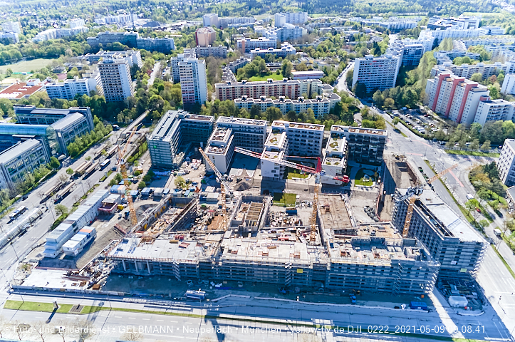 09.05.2021 - Rentenversicherung neben SVN-Sportanlage und Neubau von PerlachPlaza 
