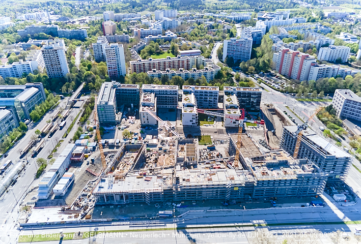 09.05.2021 - Rentenversicherung neben SVN-Sportanlage und Neubau von PerlachPlaza 