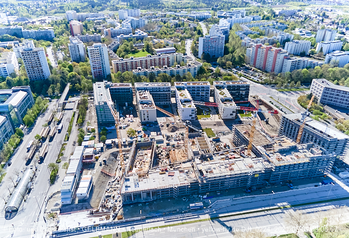 09.05.2021 - Rentenversicherung neben SVN-Sportanlage und Neubau von PerlachPlaza 