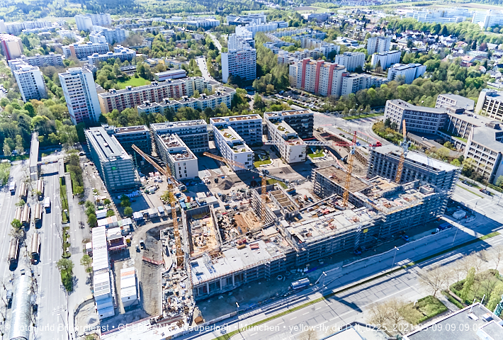 09.05.2021 - Rentenversicherung neben SVN-Sportanlage und Neubau von PerlachPlaza 