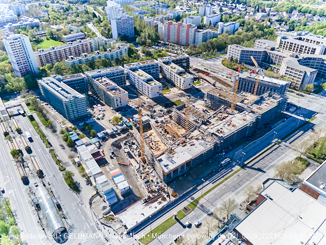 09.05.2021 - Rentenversicherung neben SVN-Sportanlage und Neubau von PerlachPlaza 