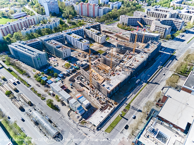 09.05.2021 - Rentenversicherung neben SVN-Sportanlage und Neubau von PerlachPlaza 