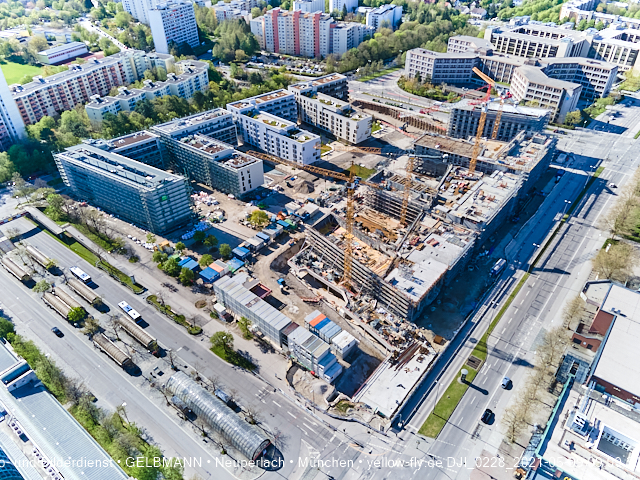 09.05.2021 - Rentenversicherung neben SVN-Sportanlage und Neubau von PerlachPlaza 