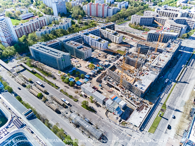 09.05.2021 - Rentenversicherung neben SVN-Sportanlage und Neubau von PerlachPlaza 