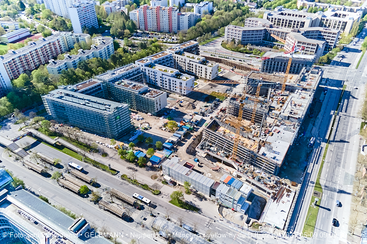 09.05.2021 - Rentenversicherung neben SVN-Sportanlage und Neubau von PerlachPlaza 