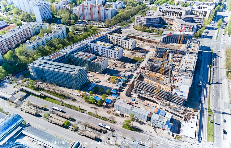 09.05.2021 - Rentenversicherung neben SVN-Sportanlage und Neubau von PerlachPlaza 