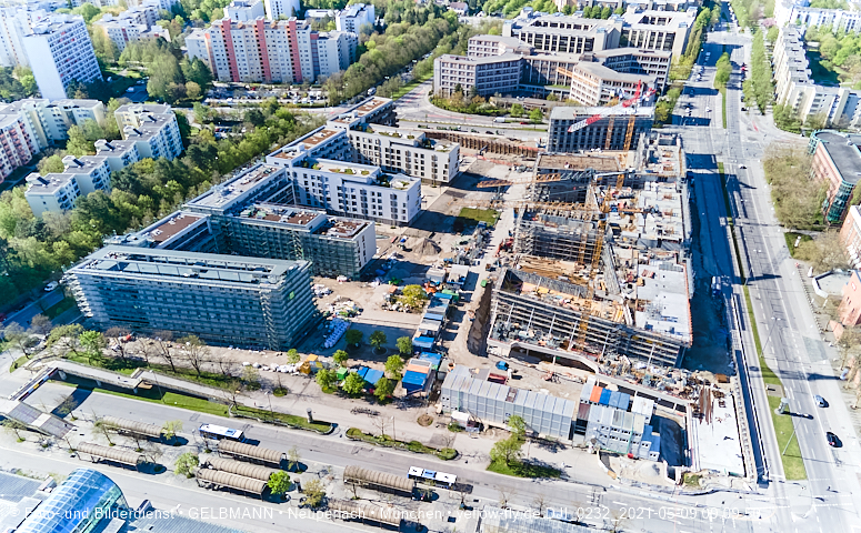 09.05.2021 - Rentenversicherung neben SVN-Sportanlage und Neubau von PerlachPlaza 