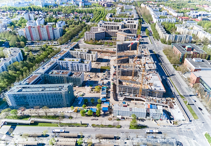 09.05.2021 - Rentenversicherung neben SVN-Sportanlage und Neubau von PerlachPlaza 
