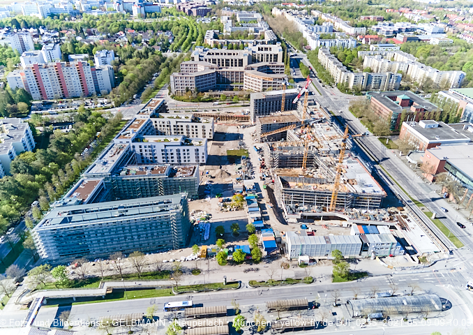 09.05.2021 - Rentenversicherung neben SVN-Sportanlage und Neubau von PerlachPlaza 