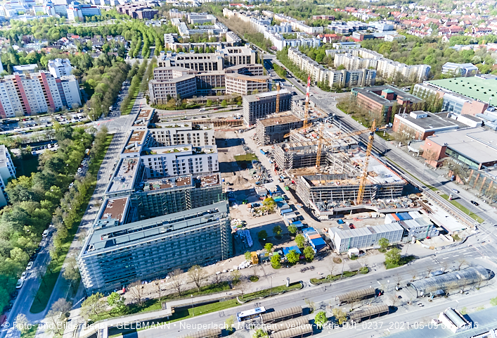 09.05.2021 - Rentenversicherung neben SVN-Sportanlage und Neubau von PerlachPlaza 