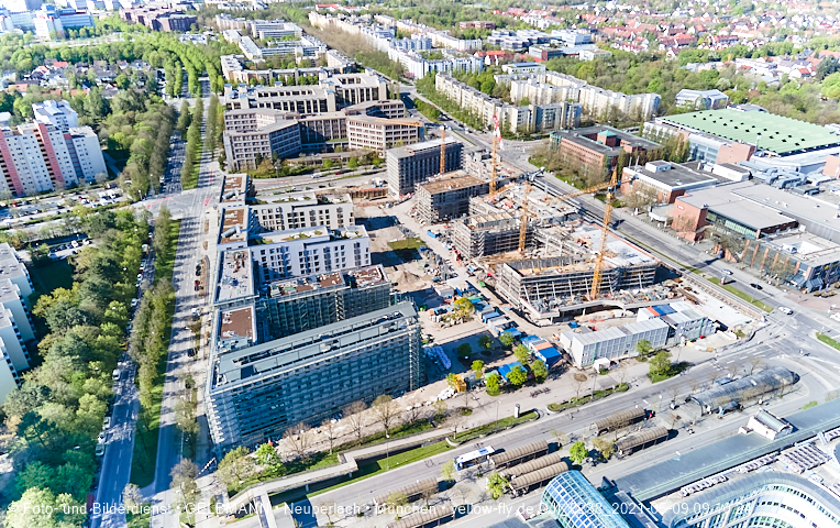 09.05.2021 - Rentenversicherung neben SVN-Sportanlage und Neubau von PerlachPlaza 