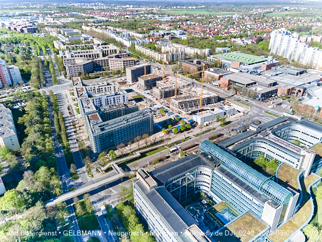 09.05.2021 - Rentenversicherung neben SVN-Sportanlage und Neubau von PerlachPlaza 