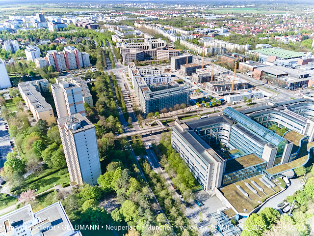 09.05.2021 - Rentenversicherung neben SVN-Sportanlage und Neubau von PerlachPlaza 