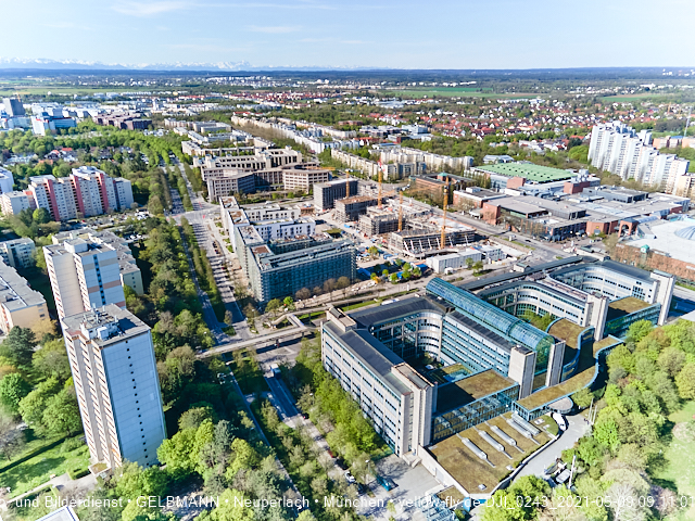 09.05.2021 - Rentenversicherung neben SVN-Sportanlage und Neubau von PerlachPlaza 