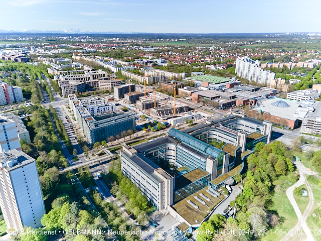 09.05.2021 - Rentenversicherung neben SVN-Sportanlage und Neubau von PerlachPlaza 