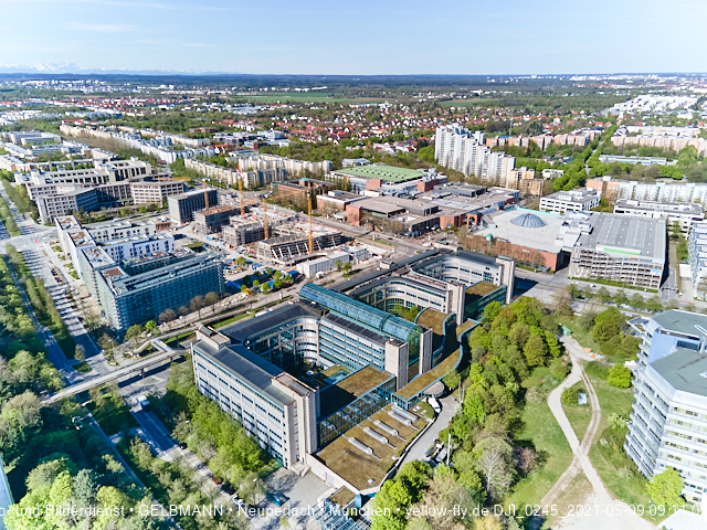 09.05.2021 - Rentenversicherung neben SVN-Sportanlage und Neubau von PerlachPlaza 