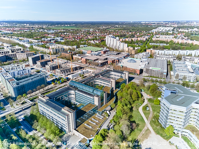 09.05.2021 - Rentenversicherung neben SVN-Sportanlage und Neubau von PerlachPlaza 