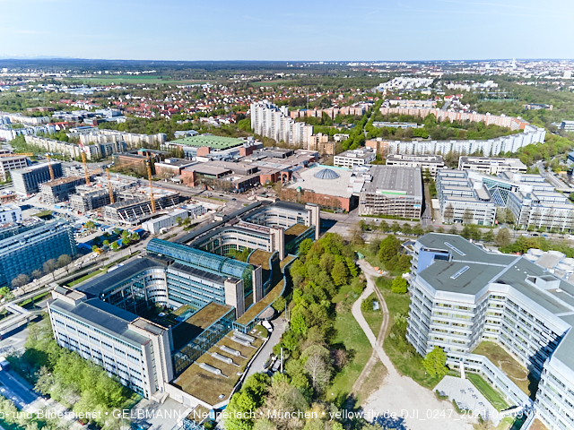09.05.2021 - Rentenversicherung neben SVN-Sportanlage und Neubau von PerlachPlaza 