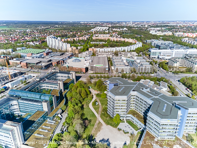 09.05.2021 - Rentenversicherung neben SVN-Sportanlage und Neubau von PerlachPlaza 