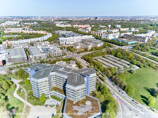 09.05.2021 - Rentenversicherung neben SVN-Sportanlage und Neubau von PerlachPlaza 
