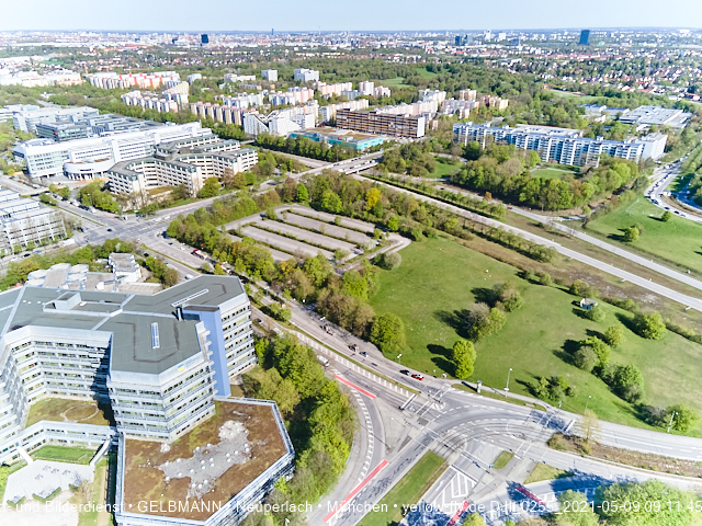 09.05.2021 - Rentenversicherung neben SVN-Sportanlage und Neubau von PerlachPlaza 
