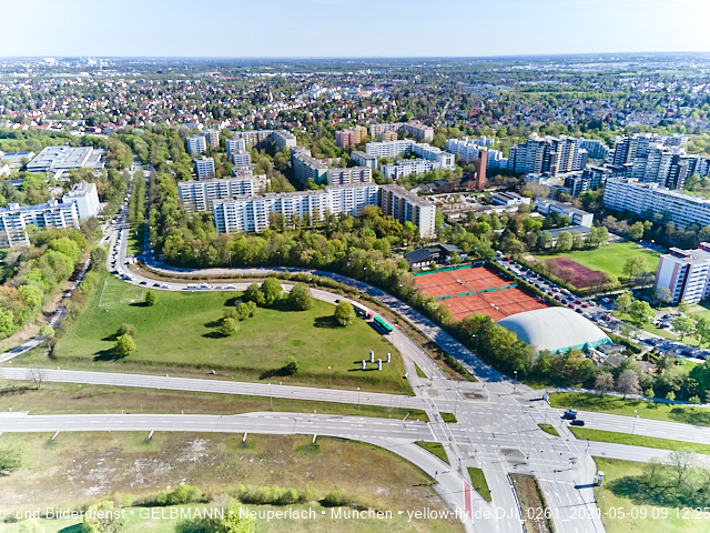 09.05.2021 - Rentenversicherung neben SVN-Sportanlage und Neubau von PerlachPlaza 