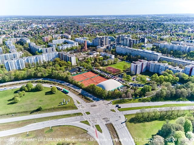 09.05.2021 - Rentenversicherung neben SVN-Sportanlage und Neubau von PerlachPlaza 