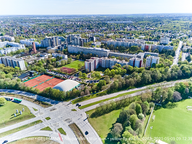 09.05.2021 - Rentenversicherung neben SVN-Sportanlage und Neubau von PerlachPlaza 
