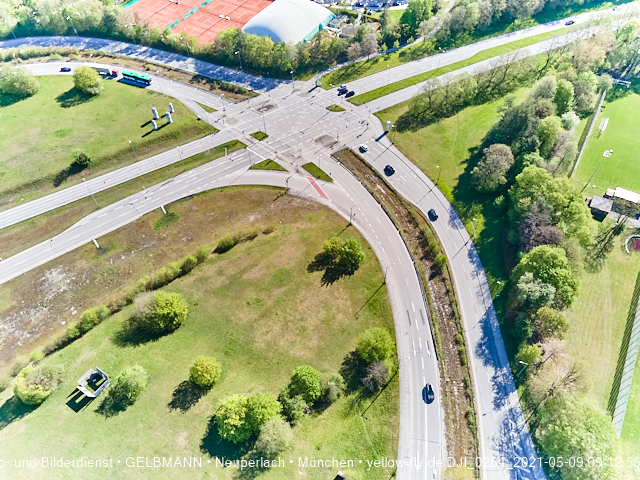 09.05.2021 - Rentenversicherung neben SVN-Sportanlage und Neubau von PerlachPlaza 