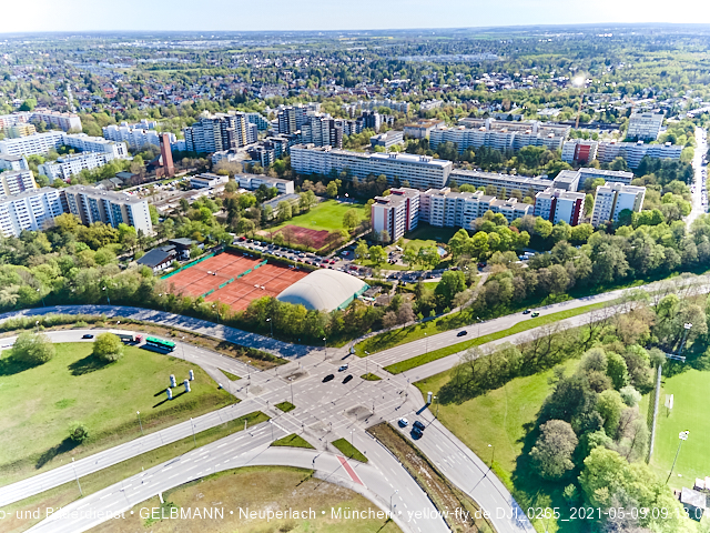 09.05.2021 - Rentenversicherung neben SVN-Sportanlage und Neubau von PerlachPlaza 