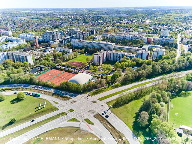 09.05.2021 - Rentenversicherung neben SVN-Sportanlage und Neubau von PerlachPlaza 