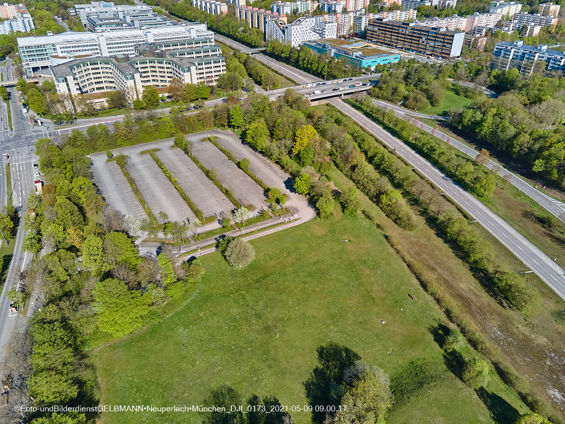 14.05.2021 - Luftaufnahmen von der Ständlerstraße und Umgebung in Neuperlach